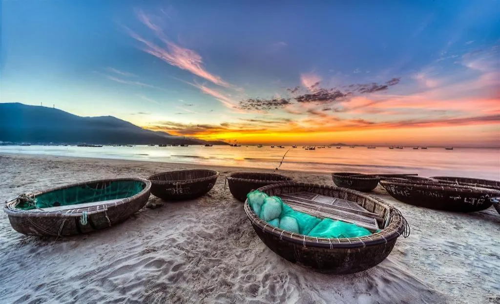 Nam Quan Hotel Da Nang 0*,  Vietnam